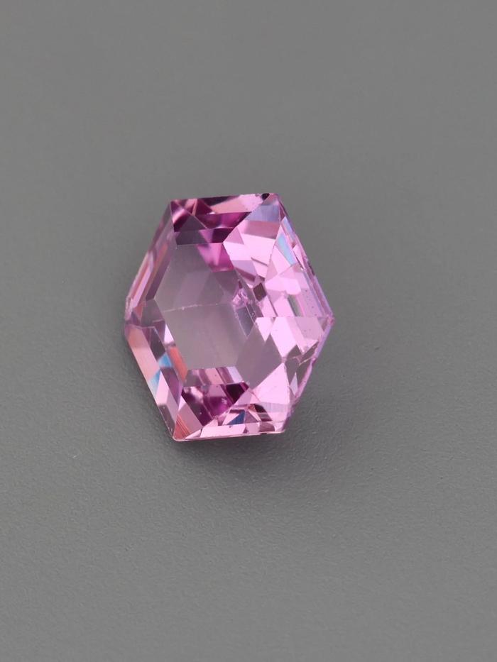 Nangi fine jewelry - pink sapphire gemstone in gold