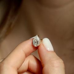 Nangi fine jewelry - white lab-grown diamond earring in gold
