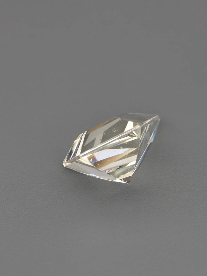 Nangi fine jewelry - champagne sapphire gemstone in gold