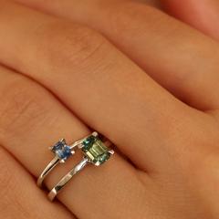 Nangi fine jewelry - green sapphire ring in white gold