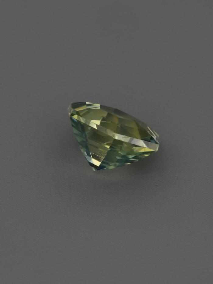 Nangi fine jewelry - green gemstone in gold