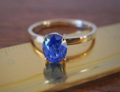 Nangi fine jewelry - blue sapphire ring in yellow gold