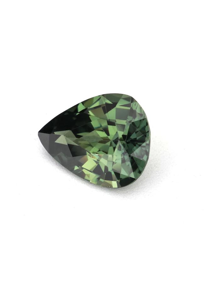 Nangi fine jewelry - green gemstone in gold
