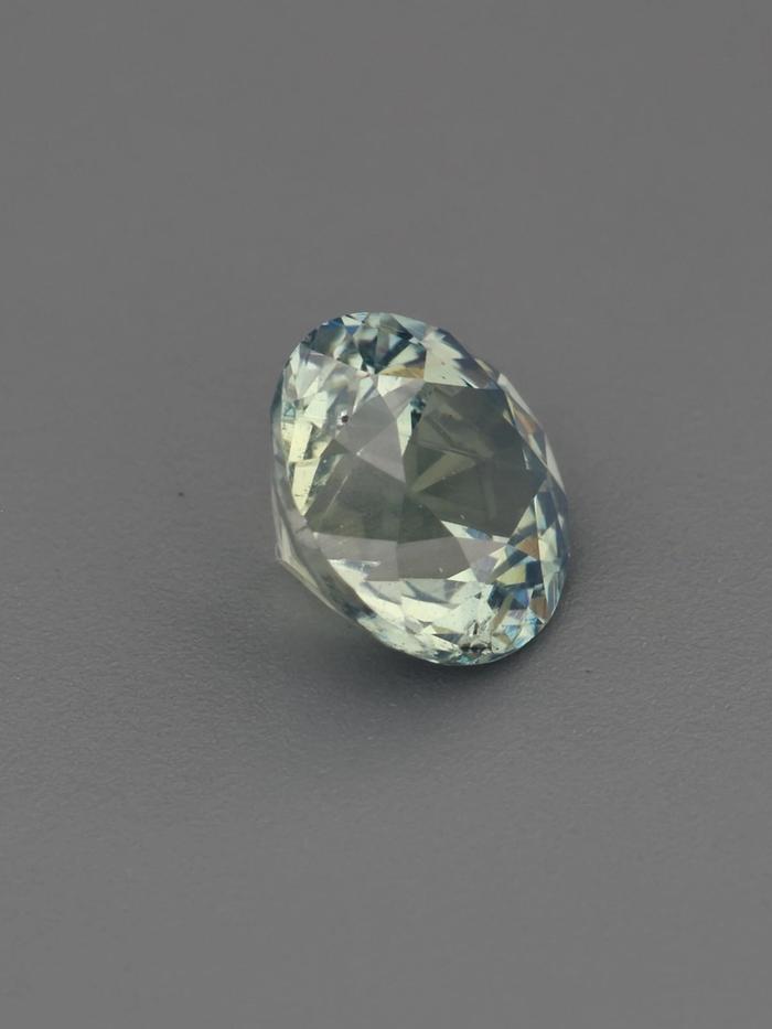 Nangi fine jewelry - green sapphire gemstone in gold
