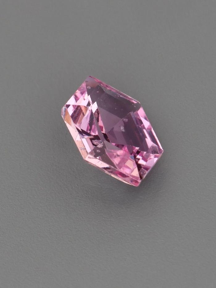 Nangi fine jewelry - pink gemstone in gold