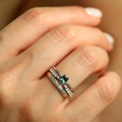 Nangi fine jewelry - blue sapphire ring in white gold