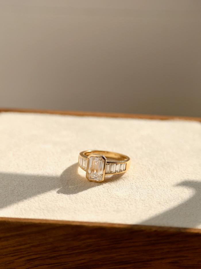 Nangi fine jewelry - white ring in gold