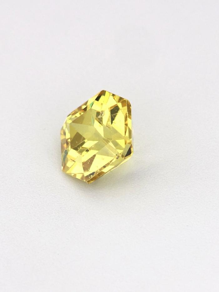 Nangi fine jewelry - yellow gemstone in gold