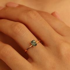 Nangi fine jewelry - green sapphire ring in rose_gold