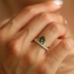 Nangi fine jewelry - green ring in yellow gold