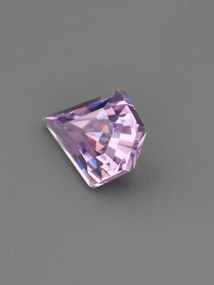 Nangi fine jewelry - pink gemstone in gold