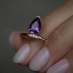 Nangi fine jewelry - purple amethyst ring in yellow gold