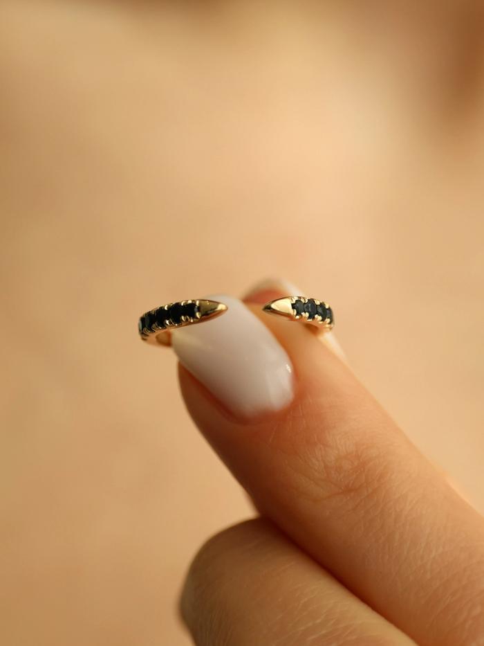 Nangi fine jewelry - black sapphire ring in gold