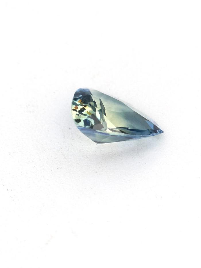 Nangi fine jewelry - blue gemstone in gold