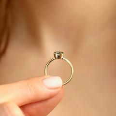 Nangi fine jewelry - teal / Peacock sapphire ring in yellow gold