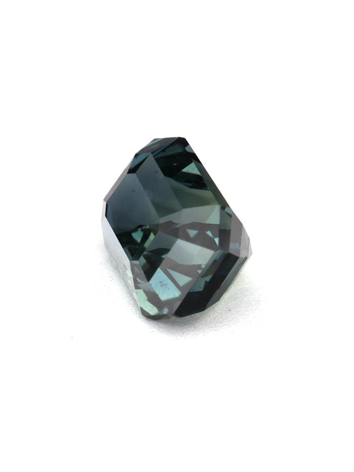 Nangi fine jewelry - green gemstone in gold