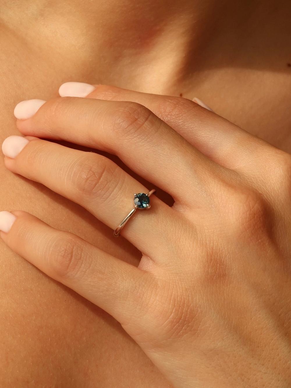 Ratnapura Peacock & White Gold