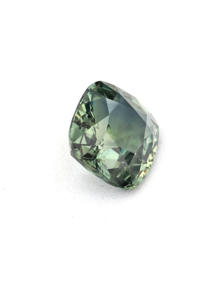 Nangi fine jewelry - green gemstone in gold