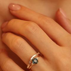 Nangi fine jewelry - teal / Peacock sapphire ring in yellow gold