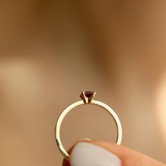 Nangi fine jewelry - red ring in yellow gold