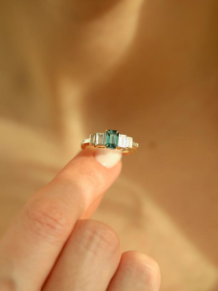 Nangi fine jewelry - teal / Peacock ring in yellow gold