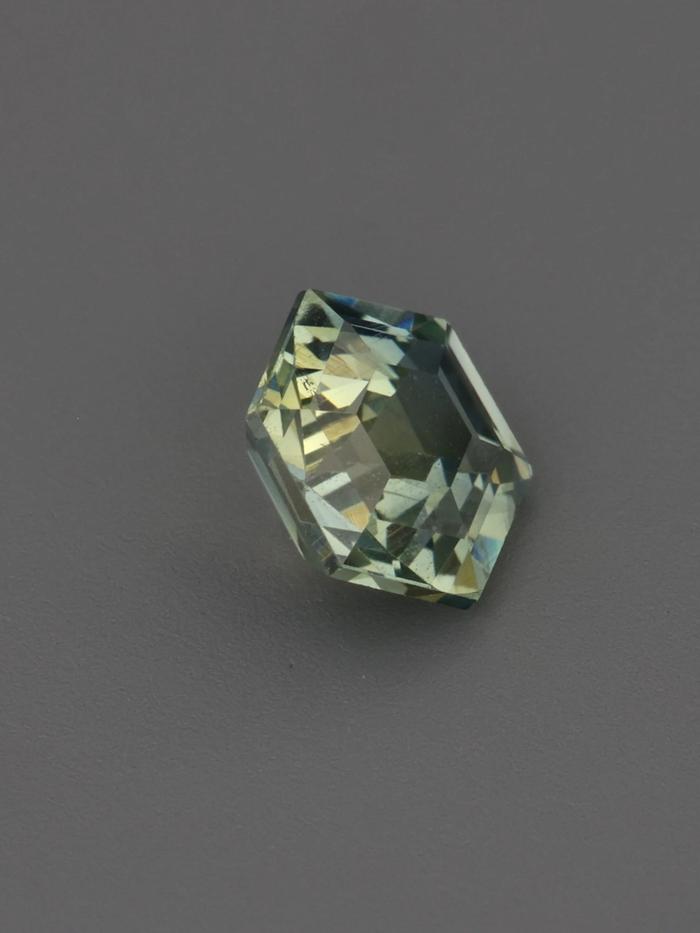 Nangi fine jewelry - green gemstone in gold