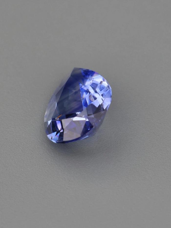 Nangi fine jewelry - blue sapphire gemstone in gold
