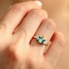 Nangi fine jewelry - green sapphire ring in yellow gold