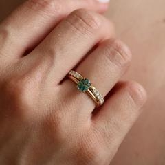 Nangi fine jewelry - green ring in yellow gold