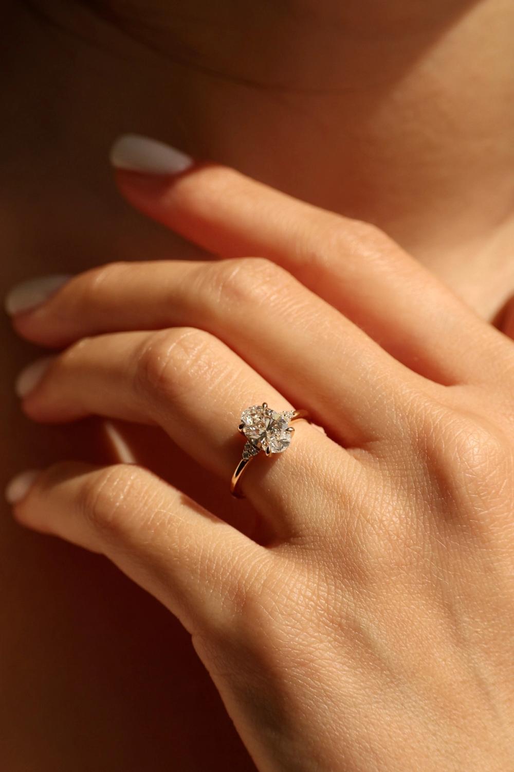 Nangi Lab-grown diamond engagement ring