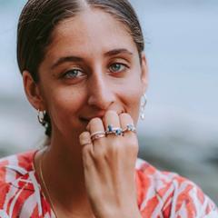 Nangi fine jewelry - blue sapphire ring in yellow gold