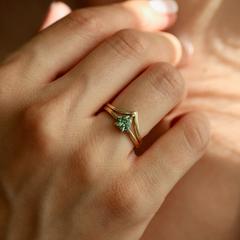 Nangi fine jewelry - green ring in yellow gold