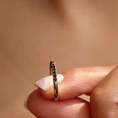 Nangi fine jewelry - black sapphire ring in yellow gold