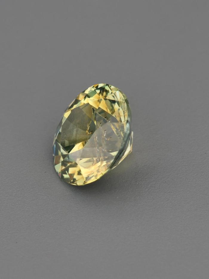 Nangi fine jewelry - yellow gemstone in gold