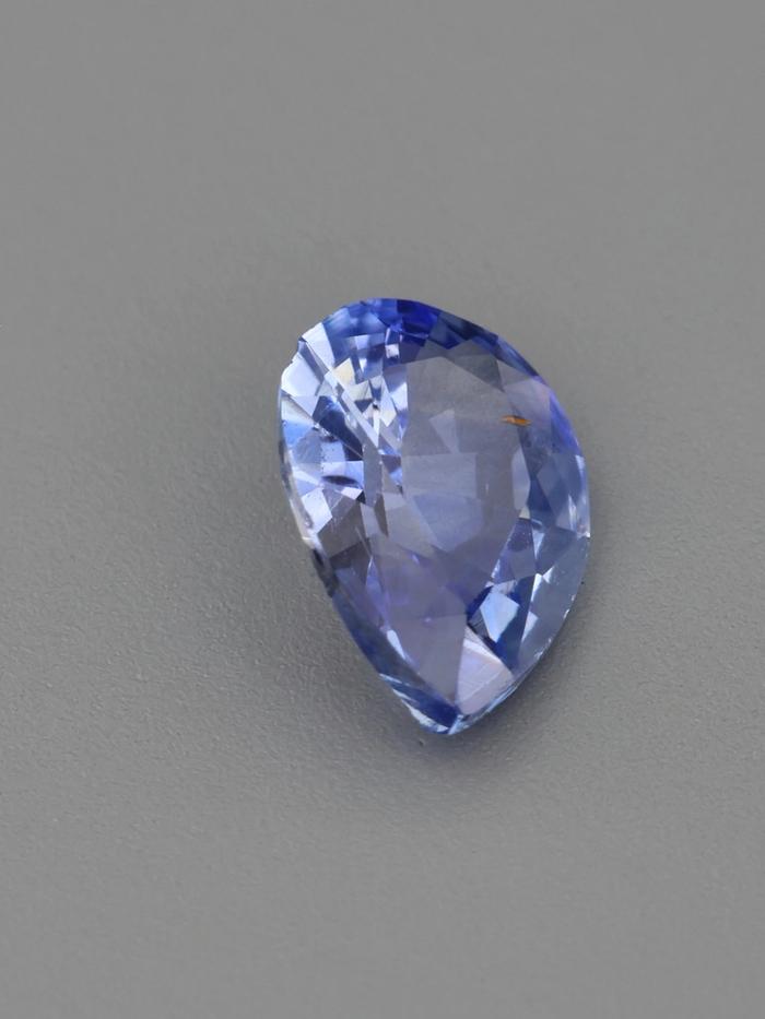 Nangi fine jewelry - blue sapphire gemstone in gold