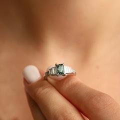 Nangi fine jewelry - teal / Peacock sapphire ring in white gold