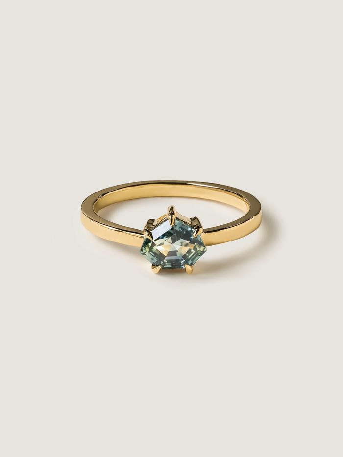 Nangi fine jewelry - teal / Peacock sapphire ring in yellow gold