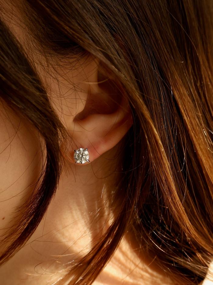 Nangi fine jewelry - white lab-grown diamond earring in gold