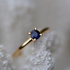 Nangi fine jewelry - teal sapphire ring in yellow gold