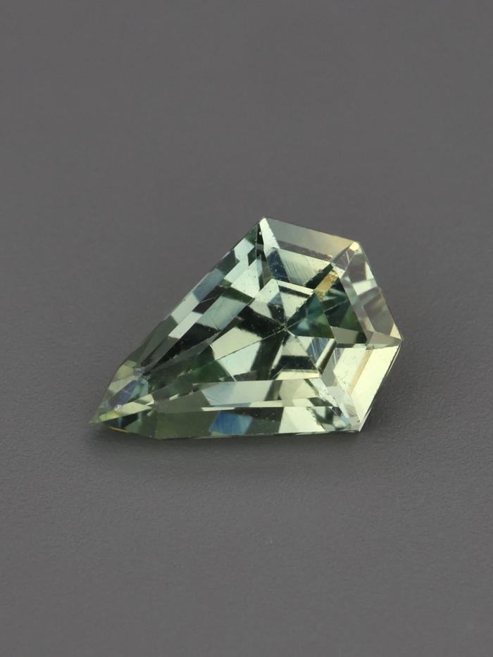 Nangi fine jewelry - green gemstone in gold