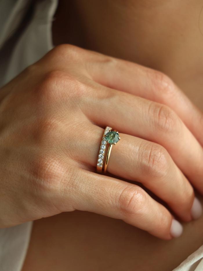 Nangi fine jewelry - green ring in yellow gold