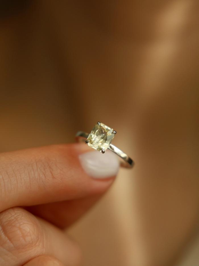 Nangi fine jewelry - yellow ring in white gold
