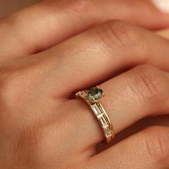 Nangi fine jewelry - teal / Peacock sapphire ring in yellow gold