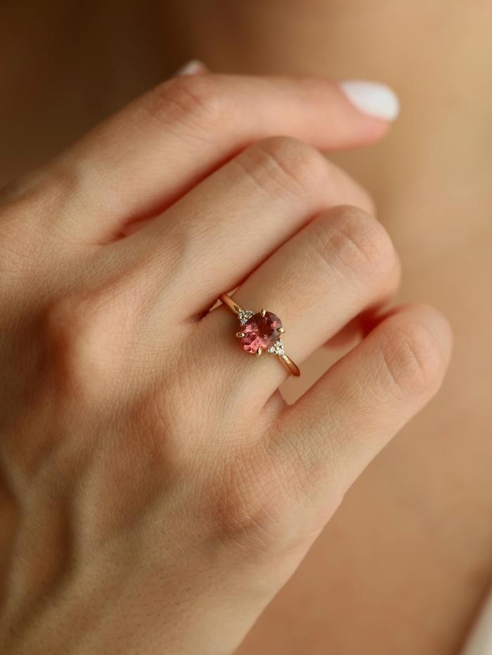 Nangi fine jewelry - pink ring in yellow gold