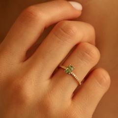 Nangi fine jewelry - green sapphire ring in yellow gold