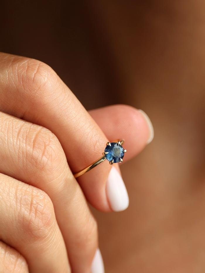 Nangi fine jewelry - teal / Peacock ring in yellow gold