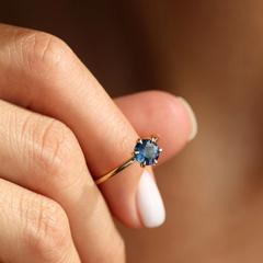 Nangi fine jewelry - teal / Peacock ring in yellow gold