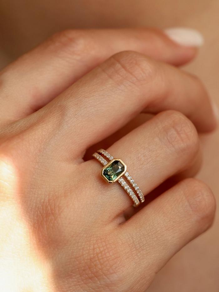 Nangi fine jewelry - green sapphire ring in yellow gold