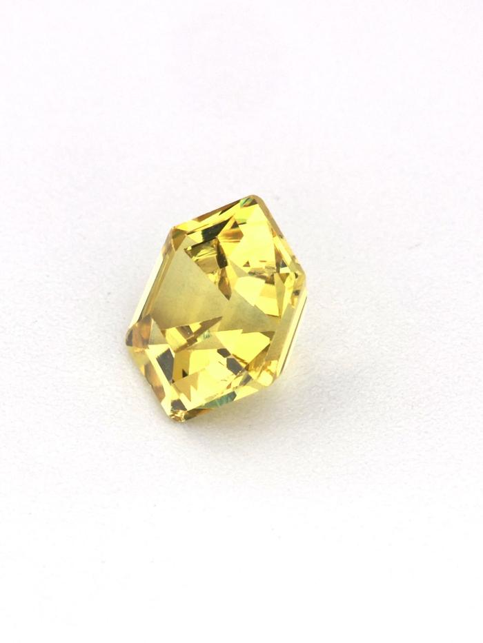 Nangi fine jewelry - yellow gemstone in gold
