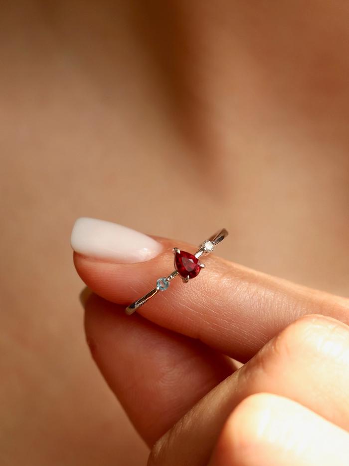Nangi fine jewelry - red ruby ring in white gold